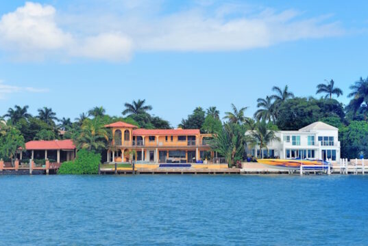 https://www.freepik.com/free-photo/miami-luxury-house_26920970.htm#query=miami%20homes&position=4&from_view=search&track=locales