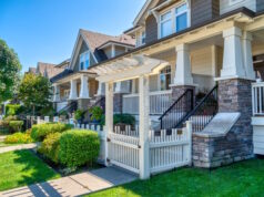 https://www.freepik.com/premium-photo/porch-entrance-residential-houses-british-columbia-canada_34984410.htm#query=homes&position=11&from_view=search&track=sph