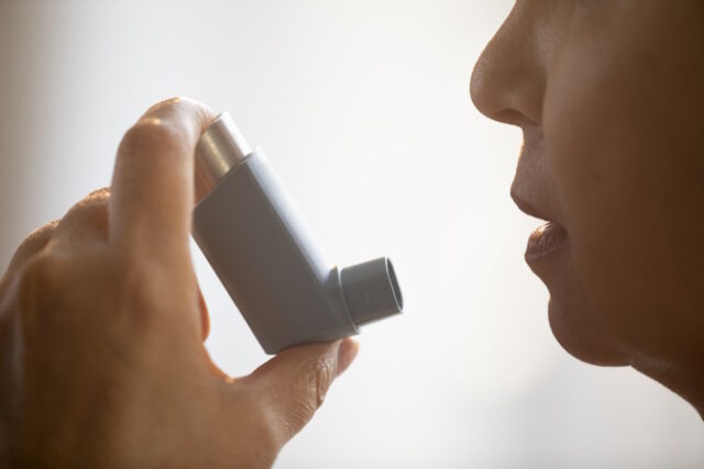 https://www.freepik.com/premium-photo/senior-woman-holding-asthma-inhaler_10847357.htm#query=inhaler&position=8&from_view=search&track=sph