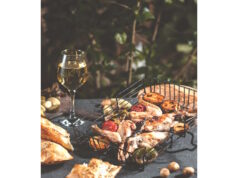 https://www.freepik.com/free-photo/side-view-grilled-chicken-with-vegetables-glass-wine-black-table_8515831.htm#query=barbecue%20wine&position=0&from_view=search&track=ais
