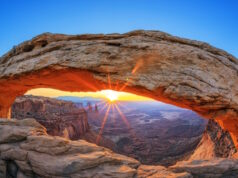 https://www.freepik.com/free-photo/sunrise-mesa-arch-canyonlands-national-park-near-moab-utah-usa_10585555.htm#query=national%20parks&position=1&from_view=search&track=ais