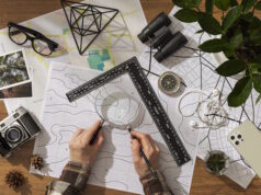 https://www.freepik.com/premium-photo/top-view-hand-holding-magnifying-glass_30827170.htm#from_view=detail_serie