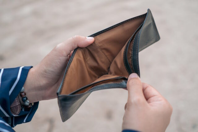 https://www.freepik.com/premium-photo/woman-holds-empty-purse-coins-hand-meaning-money-financial-problem-bankrupt-jobless-broke-after-credit-card-payday-jobless_9330115.htm#query=no%20money&position=29&from_view=search&track=ais