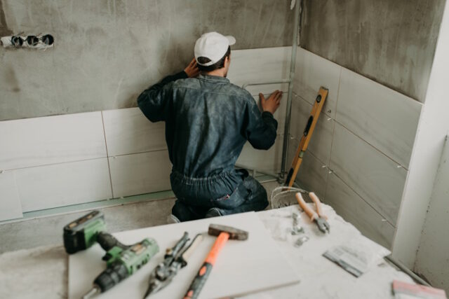 https://www.freepik.com/premium-photo/worker-repairman-puts-large-ceramic-tiles_10356690.htm#query=home%20renovations&position=48&from_view=search&track=ais