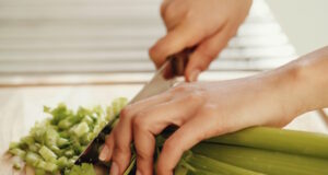 https://www.freepik.com/free-photo/chef-cutting-celery_10095929.htm#query=celery&position=9&from_view=search&track=sph