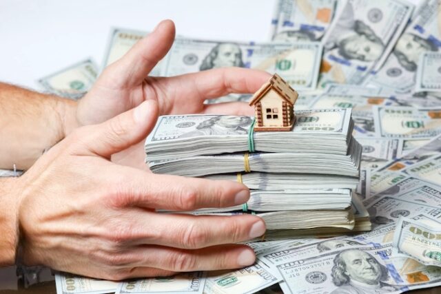 A hands in handcuffs real estate business danger with dollars in https://www.freepik.com/premium-photo/hands-handcuffs-real-estate-business-danger-with-dollars-pondemic-concept_36746717.htm#query=cash%20home&position=31&from_view=search&track=ais