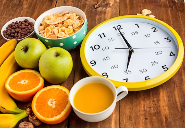 https://www.freepik.com/free-photo/healthy-home-made-breakfast-muesli-apples-fresh-fruits-walnuts_7785470.htm#query=time%20restricted%20diet&position=12&from_view=search&track=ais