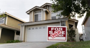 https://www.freepik.com/free-photo/house-with-sold-yard-sign_25625079.htm#query=home%20for%20sale&position=2&from_view=search&track=ais