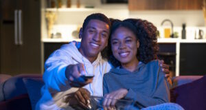 https://www.freepik.com/free-photo/medium-shot-smiley-couple-couch_19894657.htm#query=watching%20movie&position=29&from_view=search&track=ais