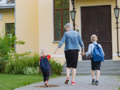 https://www.freepik.com/premium-photo/mother-accompanies-children-school-holding-hands_45319702.htm#query=school%20kids%20go%20home&position=14&from_view=search&track=ais