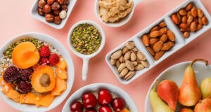 https://www.freepik.com/free-photo/oat-flakes-with-fruits-nuts-peanut-butter-bowls_8888249.htm#query=healthy%20snacks&position=35&from_view=search&track=ais