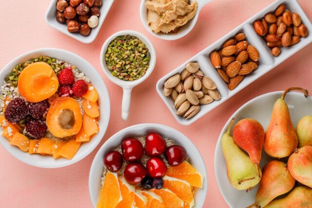 https://www.freepik.com/free-photo/oat-flakes-with-fruits-nuts-peanut-butter-bowls_8888249.htm#query=healthy%20snacks&position=35&from_view=search&track=ais