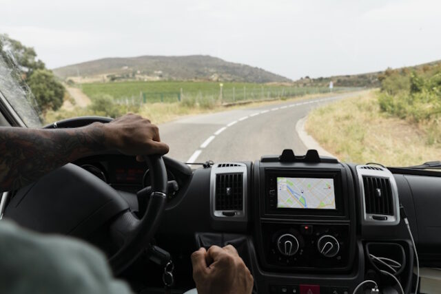 https://www.freepik.com/free-photo/travelling-by-car-country-side_17239945.htm#query=road%20trip&position=26&from_view=search&track=ais