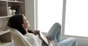 https://www.freepik.com/free-photo/full-shot-woman-sleeping-chair_26393821.htm#page=2&query=person%20resting&position=42&from_view=search&track=ais