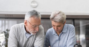 https://www.freepik.com/free-photo/medium-shot-people-learning-together_20942038.htm#query=senior%20couple%20bills&position=32&from_view=search&track=ais