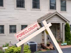 https://www.freepik.com/premium-photo/mockup-foreclosure-sign-front-modern-townhome-townhouse-illustrate-recession-fears-due-coronavirus_25590141.htm#query=foreclosure&position=26&from_view=search&track=sph