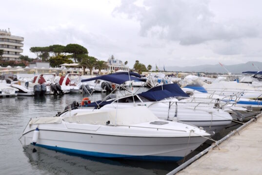 https://www.freepik.com/free-photo/moorings-with-boats_913707.htm#query=boat%20repairs&position=28&from_view=search&track=ais