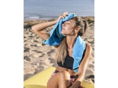 https://www.freepik.com/free-photo/woman-using-towel-sitting-fitness-mat_5075166.htm#page=5&query=very%20hot&position=10&from_view=search&track=ais