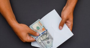 https://www.freepik.com/free-photo/hands-putting-banknotes-envelope_8999461.htm#page=2&query=pay%20cash&position=13&from_view=search&track=country_rows_v1