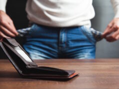 https://www.freepik.com/premium-photo/male-showing-his-empty-pockets_31377595.htm#page=2&query=no%20money&position=19&from_view=search&track=ais