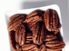 https://www.freepik.com/free-photo/pecans-white-bowl_9185210.htm#query=pecans&position=2&from_view=search&track=sph