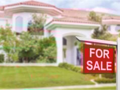https://www.freepik.com/premium-photo/real-estate-sign-front-new-house-sale_17620721.htm#page=3&query=home%20sale&position=15&from_view=search&track=ais