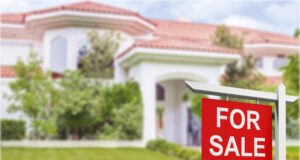 https://www.freepik.com/premium-photo/real-estate-sign-front-new-house-sale_17620721.htm#page=3&query=home%20sale&position=15&from_view=search&track=ais