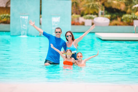 https://www.vecteezy.com/photo/17704909-happy-family-of-four-in-outdoors-swimming-pool