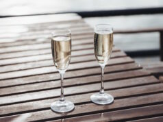 https://www.vecteezy.com/photo/11565452-two-glasses-of-champagne-on-table