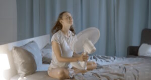 https://www.freepik.com/premium-photo/woman-her-bedroom-hot-summer-night-she-is-enjoying-fresh-air-front-fan_60164873.htm#query=heatwave&position=13&from_view=search&track=sph