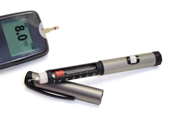 https://www.vecteezy.com/photo/993758-insulin-pen-and-glucometer