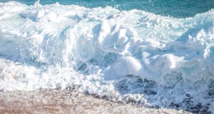 https://www.freepik.com/free-photo/beautiful-raging-seas-with-sea-foam-waves_11915052.htm#page=2&query=windy&position=7&from_view=search&track=sph