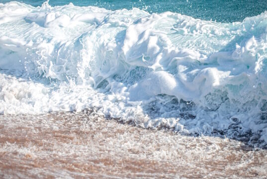 https://www.freepik.com/free-photo/beautiful-raging-seas-with-sea-foam-waves_11915052.htm#page=2&query=windy&position=7&from_view=search&track=sph