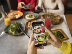 https://www.freepik.com/free-photo/close-up-hands-holding-smartphone_22114743.htm#query=ordering%20restaurant%20food&position=4&from_view=search&track=ais