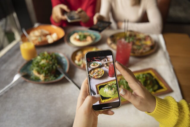 https://www.freepik.com/free-photo/close-up-hands-holding-smartphone_22114743.htm#query=ordering%20restaurant%20food&position=4&from_view=search&track=ais