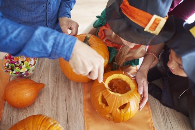 https://www.freepik.com/free-photo/close-up-young-happy-family-spending-time-together_13252297.htm#query=halloween%20carving&position=0&from_view=search&track=ais