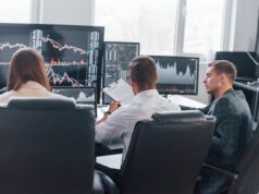 https://www.freepik.com/premium-photo/holds-document-hands-team-stockbrokers-works-modern-office-with-many-display-screens_28269389.htm#query=stock%20brokers&position=17&from_view=search&track=ais