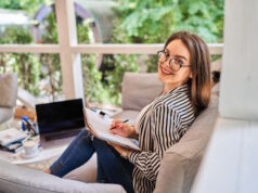 https://www.freepik.com/free-photo/portrait-happy-smiling-freelancer-woman-home-with-notebook-sofa_19222562.htm#query=smiling%20female%20investor%20at%20home&position=2&from_view=search&track=ais