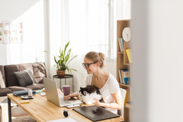 side-view-woman-desk-with-cat-working-from-home https://www.freepik.com/premium-photo/side-view-woman-desk-with-cat-working-from-home_8421539.htm#query=WFH&position=10&from_view=search&track=sph