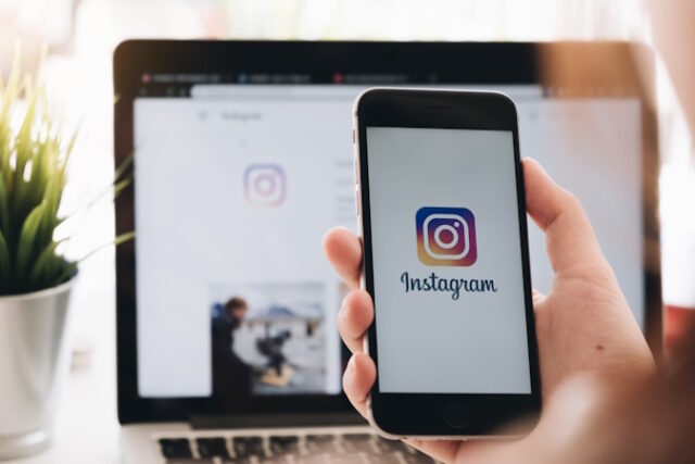 https://www.vecteezy.com/photo/2189973-chiang-mai-thailand-mar-21-2021-woman-using-instagram-on-phone