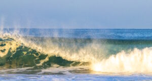 https://www.vecteezy.com/photo/18853547-extremely-huge-big-surfer-waves-at-beach-puerto-escondido-mexico