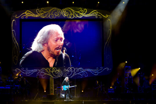 Photo 31565590 | Barry Gibb © OnAir2 | Dreamstime.com