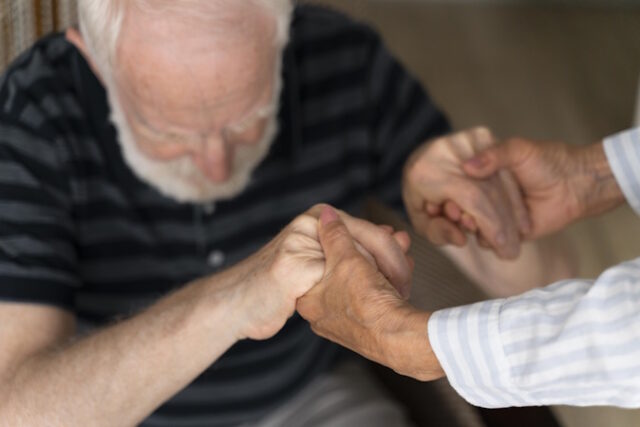 https://www.freepik.com/free-photo/senior-people-confronting-alzheimer-disease_16518806.htm#query=alzheimers&position=31&from_view=search&track=sph