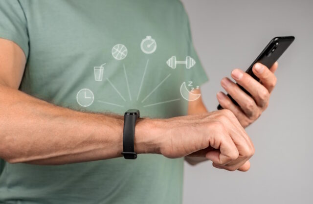 https://www.freepik.com/premium-photo/using-fitbit-fitness-bracelet-mobile-phone-hands-with-sport-smartwatch-holding-smartphone-sync_35588560.htm#query=smartwatch&position=30&from_view=search&track=sph