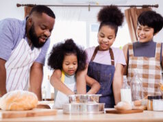 https://www.vecteezy.com/photo/21735314-happy-african-american-family-enjoy-together-while-prepare-the-flour-for-making-cookies-at-home