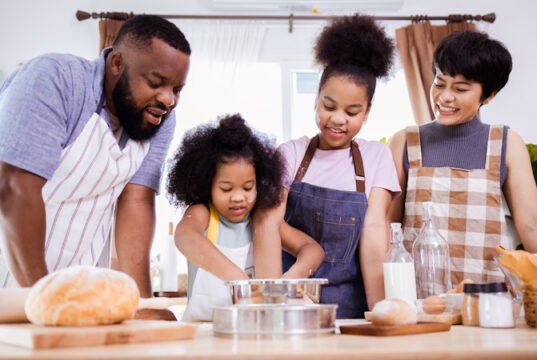 https://www.vecteezy.com/photo/21735314-happy-african-american-family-enjoy-together-while-prepare-the-flour-for-making-cookies-at-home