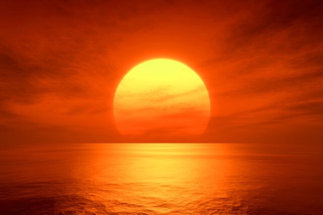 light sunset orange sun calm orange sea with sun through nature horizon over the water with a cloudy sky. https://www.vecteezy.com/photo/4667940-light-sunset-orange-sun-calm-orange-sea-with-sun-through-nature-horizon-over-the-water-with-a-cloudy-sky