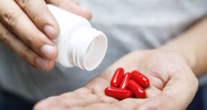 https://www.vecteezy.com/photo/17506187-mans-hands-with-pills-on-spilling-pills-out-of-bottle