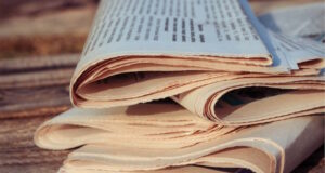 https://www.vecteezy.com/photo/22058109-newspapers-on-old-wood-background-toned-image