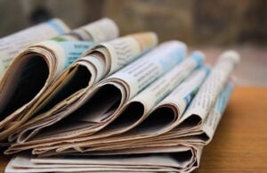 news https://www.vecteezy.com/photo/23056493-newspapers-on-the-table